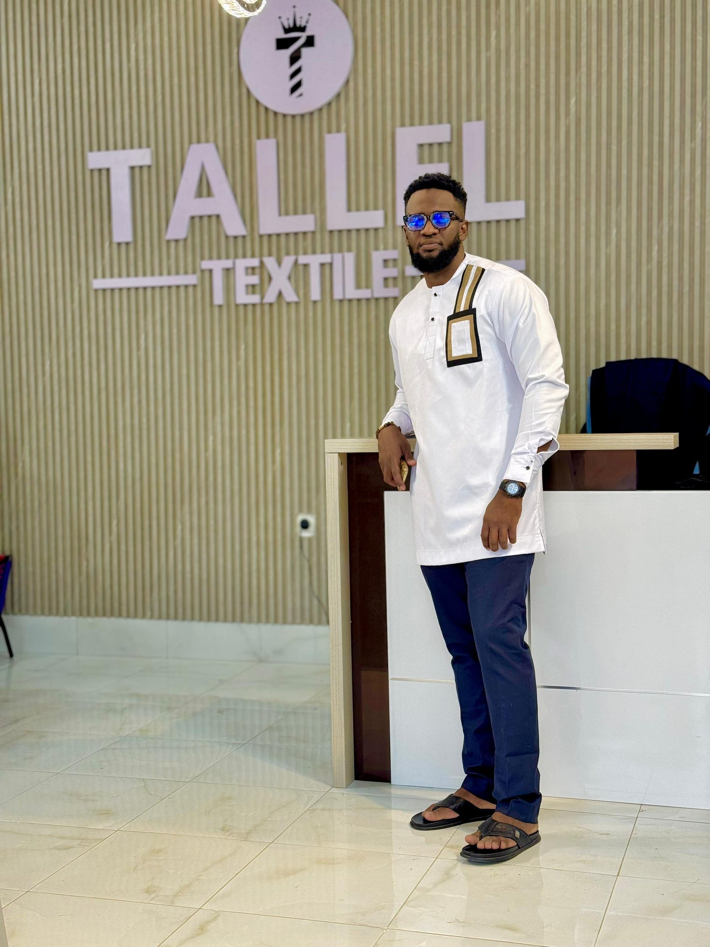 Tenue traditionnelle – Tissu de meilleure qualité (Blanc et bleu)