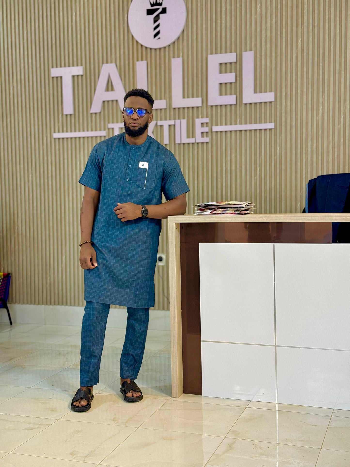 Tenue traditionnelle – Tissu de meilleure qualité (Bleu à carreaux)