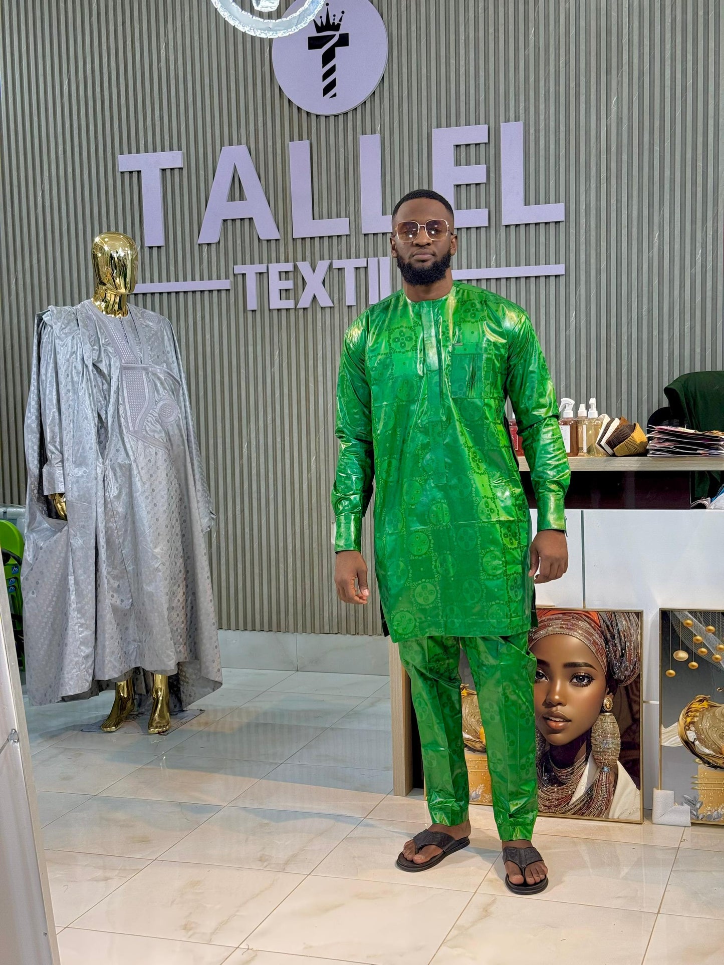 Tenue traditionnelle en Bazin de meilleure qualité (Vert vif)